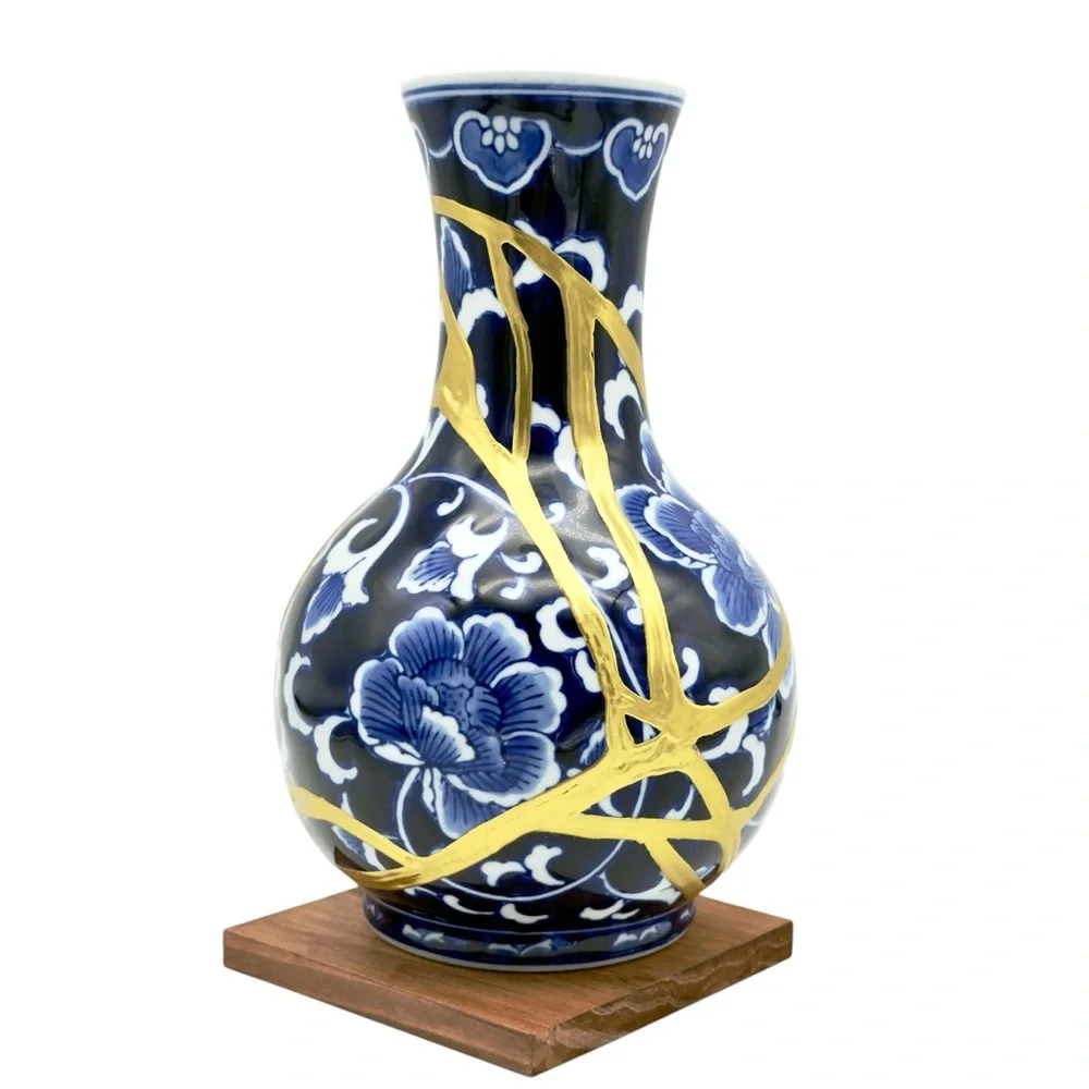 Kintsugi Vase Chinese Porcelain Gold Crack Art Personal Growth Anniversary Gift